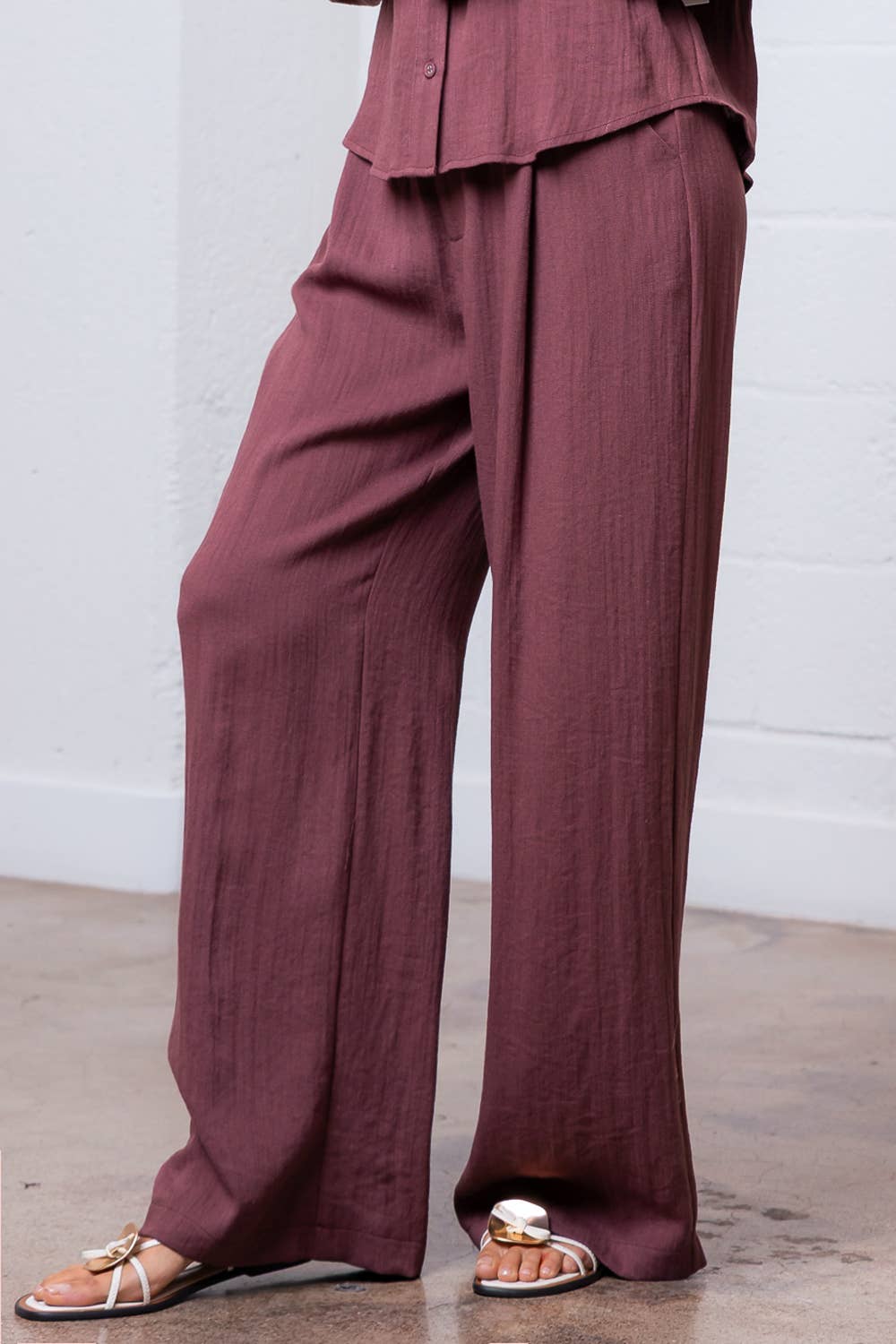 High-Waisted Pleated Trousers for Women in Brown