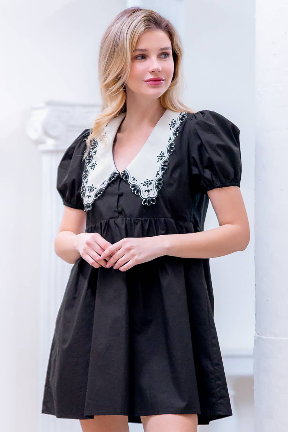 Chic Bubble Sleeve Mini Dress with Stylish Collar Trim