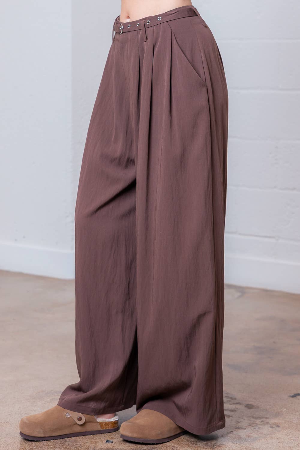Loose Fit Pleated Pants