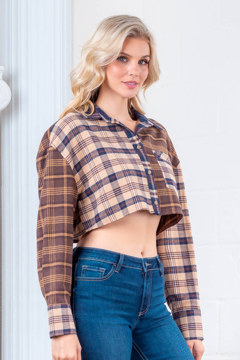 Plaid Cropped Button-Up Shirts for Women - Chic Style